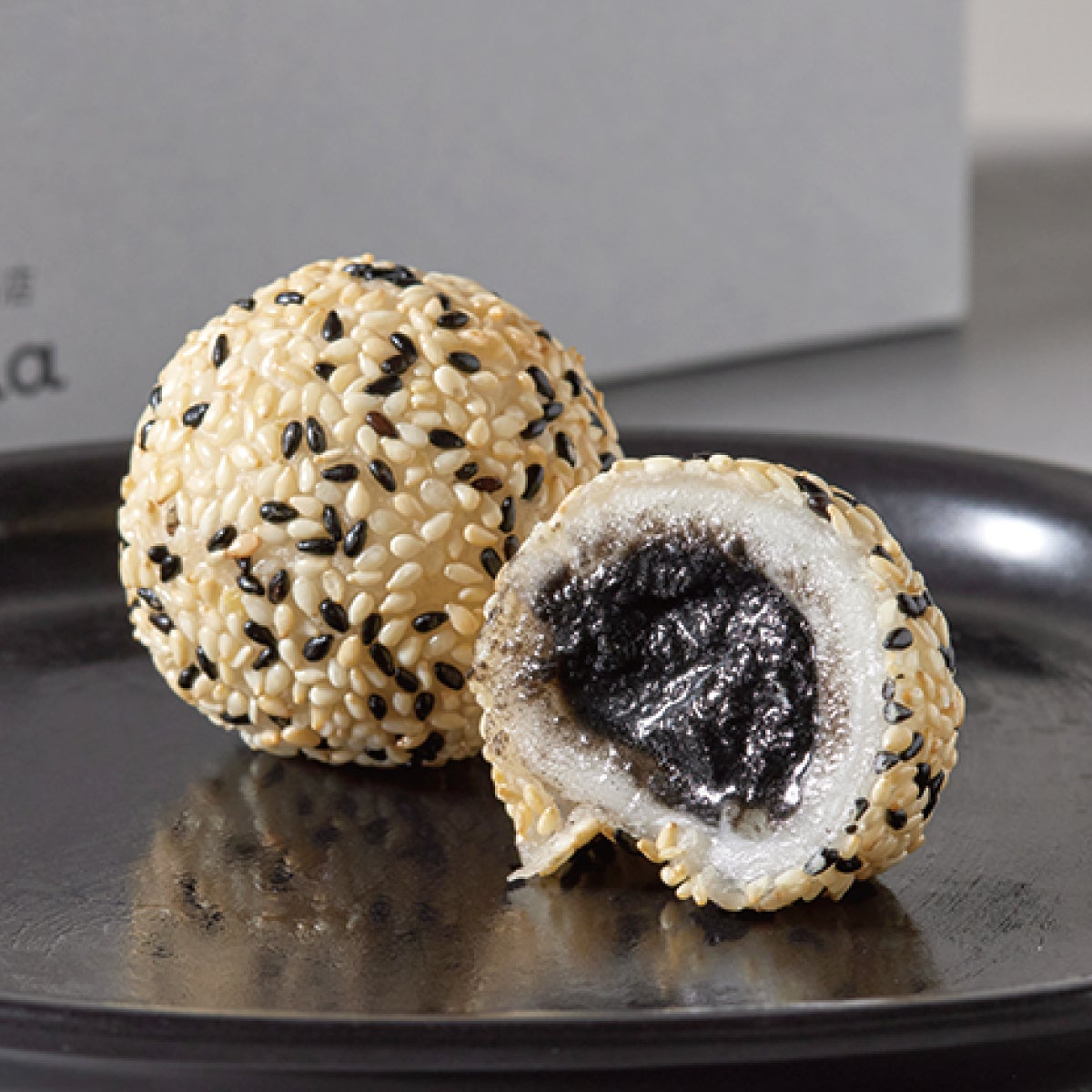 黒ごま団子（3個入/箱） | ごま団子専門店 ｢Gu~cha/ぐーちゃ